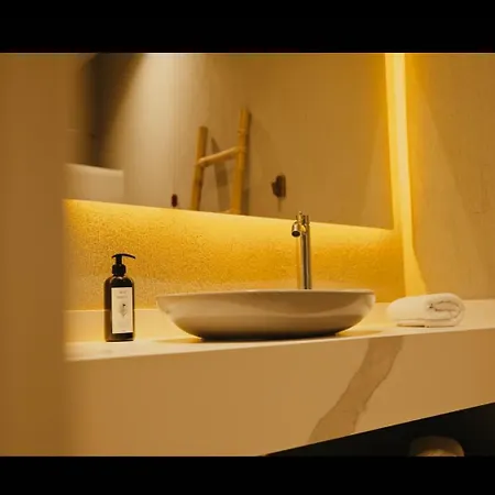 No908 Sunset Bar Otel *