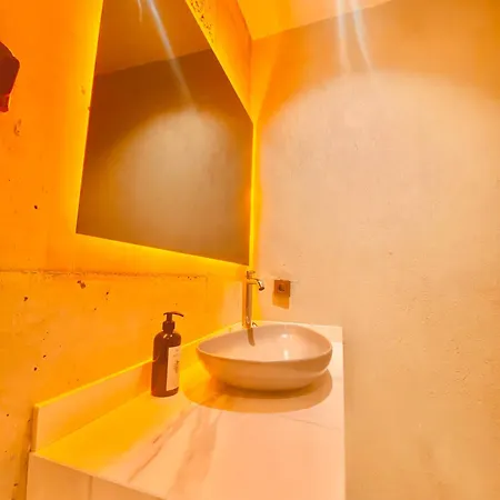 No908 Sunset Bar Otel *