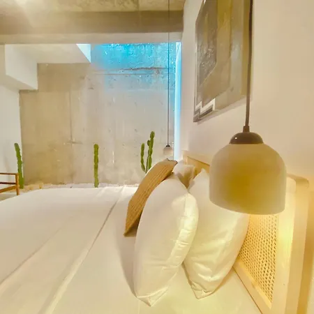 No908 Sunset Bar Otel *