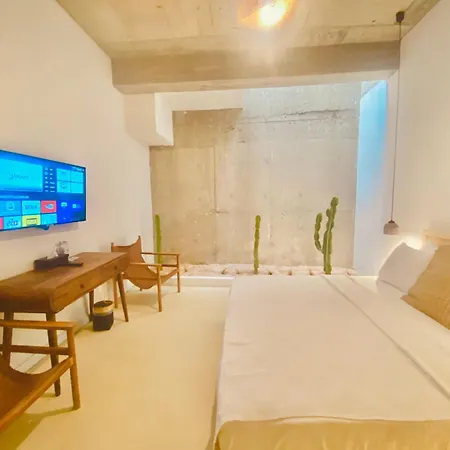 No908 Sunset Bar Otel *