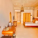 No908 Sunset Hotel