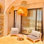 No908 Sunset Hotel