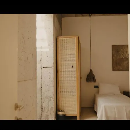 No908 Sunset Bar מלון