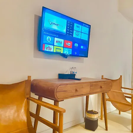 No908 Sunset Bar מלון