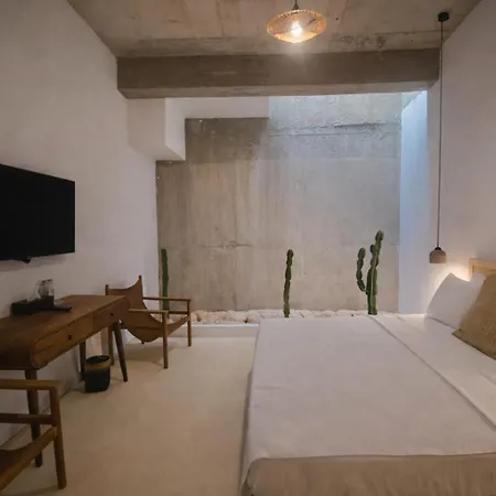 No908 Sunset Hotel *