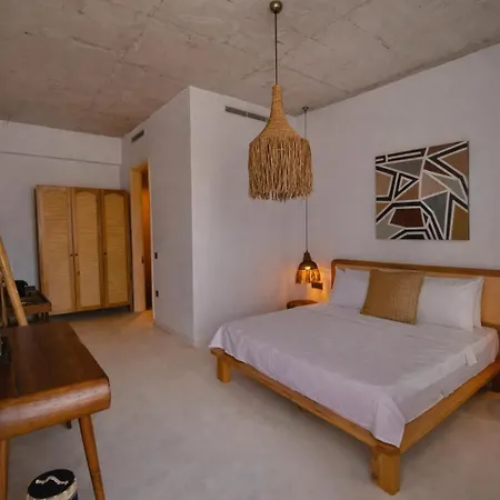 No908 Sunset Hotel