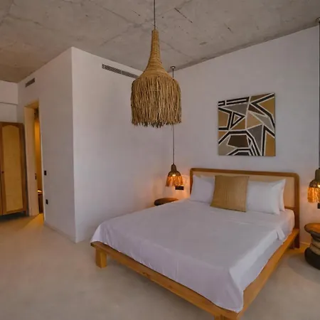 No908 Sunset Hotel