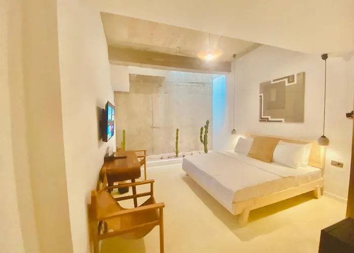 No908 Sunset Otel *